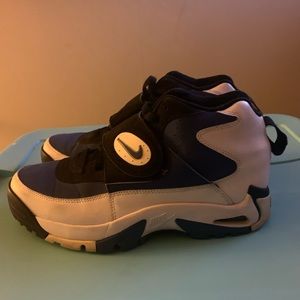 Nike Air Mission White Royal Black 629467-102